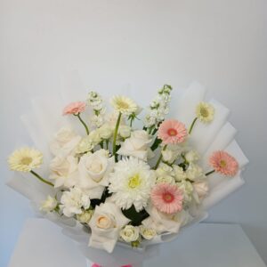 Hand bouquet 122